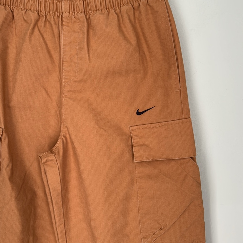 Nike women’s Cargo Joggers - Picture 5 of 9